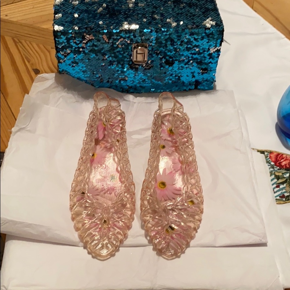 Pull on rubber shoes